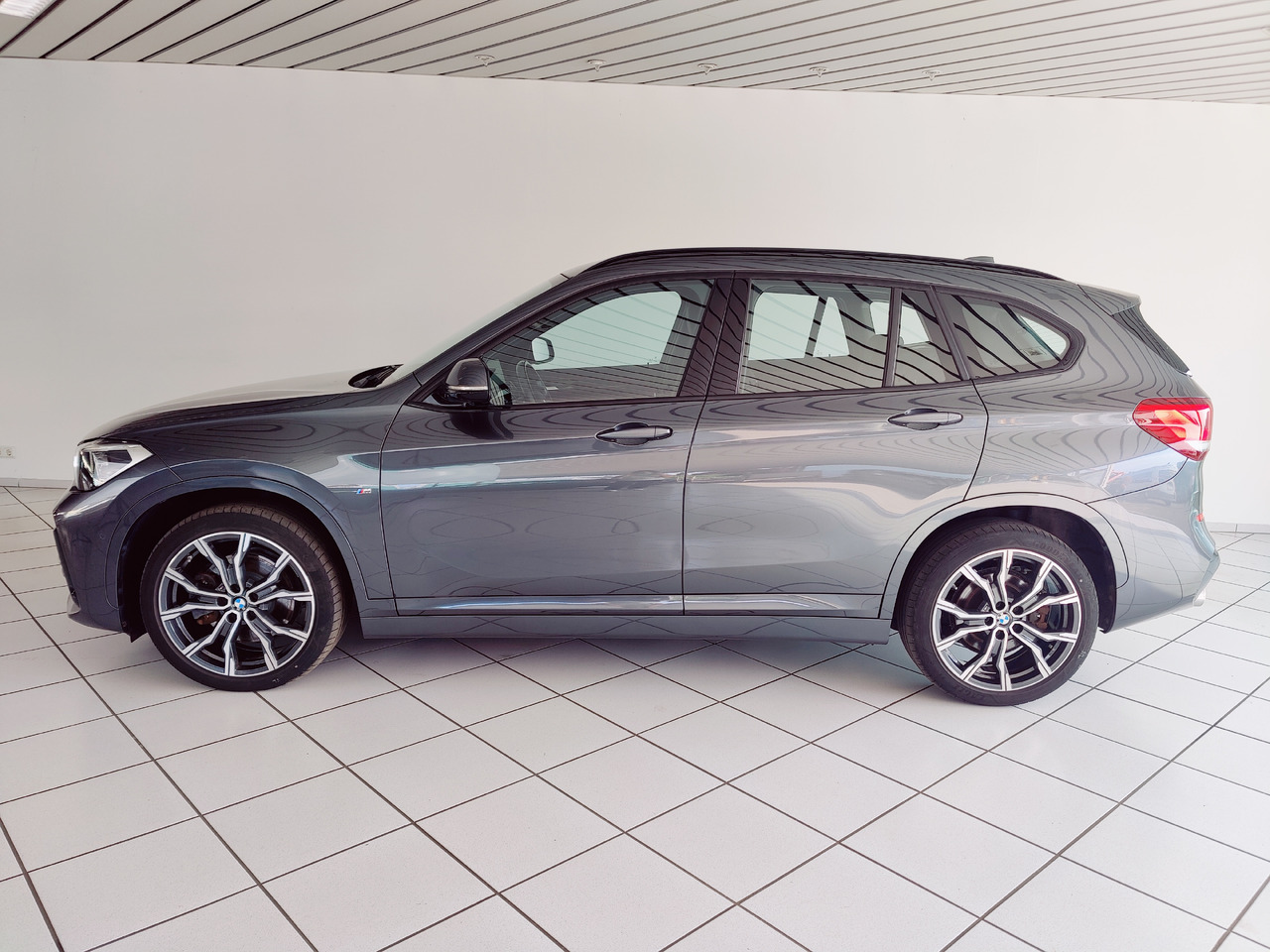 BMW X1 xDrive 20 d M Sport Navi Ambiente PDC SHZ Apple Android - SUV/ Geländewagen: das Bild 5 BMW X1 xDrive 20 d M Sport Navi Ambiente PDC SHZ Apple Android - SUV/ Geländewagen: das Bild 5