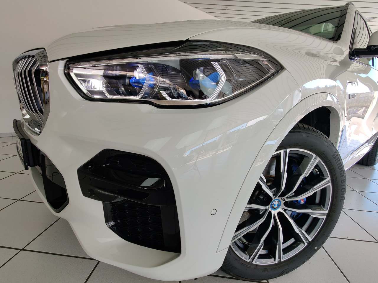 BMW X5 xDrive 45 e M Sport HiFi HUD Pano Leder Laser - SUV/ Geländewagen: das Bild 2 BMW X5 xDrive 45 e M Sport HiFi HUD Pano Leder Laser - SUV/ Geländewagen: das Bild 2