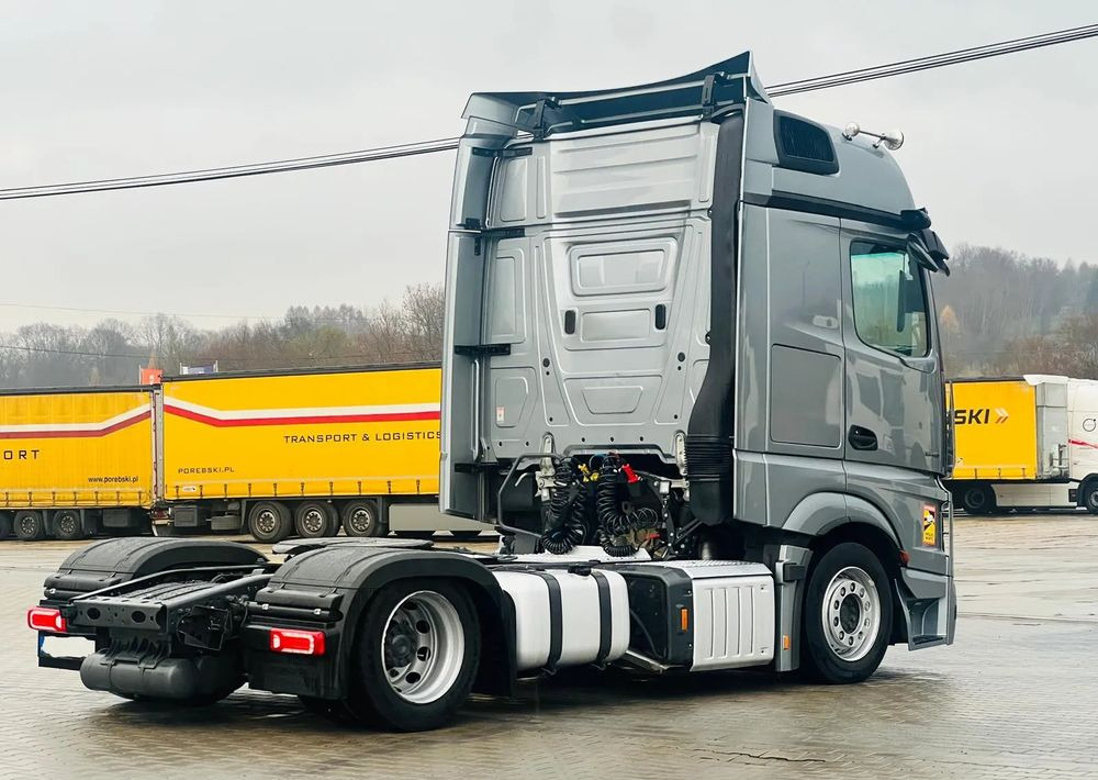 Mercedes-Benz Actros 1845 / MEGA/ Retarder olejowy/ Klima Postojowa / Aktywny tempomat ACC/ Salonka ! - Sattelzugmaschine: das Bild 3 Mercedes-Benz Actros 1845 / MEGA/ Retarder olejowy/ Klima Postojowa / Aktywny tempomat ACC/ Salonka ! - Sattelzugmaschine: das Bild 3