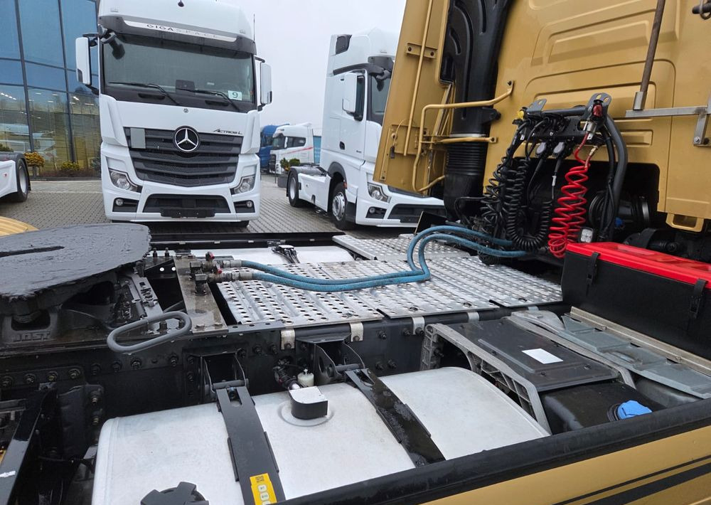 Renault T520 ADR FL / Klimatyzacja postojowa / ALUFELGI / LED / Wentylowane fotele / - Sattelzugmaschine: das Bild 4 Renault T520 ADR FL / Klimatyzacja postojowa / ALUFELGI / LED / Wentylowane fotele / - Sattelzugmaschine: das Bild 4