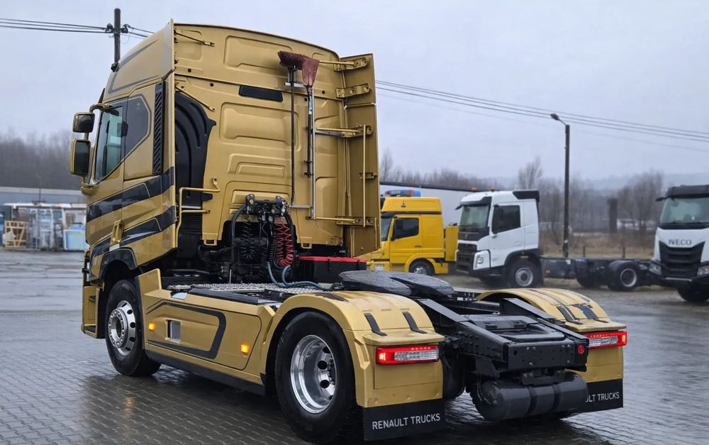 Renault T520 ADR FL / Klimatyzacja postojowa / ALUFELGI / LED / Wentylowane fotele / - Sattelzugmaschine: das Bild 3 Renault T520 ADR FL / Klimatyzacja postojowa / ALUFELGI / LED / Wentylowane fotele / - Sattelzugmaschine: das Bild 3