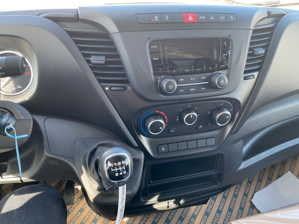 Iveco Daily Koffer mit LBW SOFORT Euro6E Iveco Daily Koffer mit LBW SOFORT Euro6E - Koffer Transporter: das Bild 3 Iveco Daily Koffer mit LBW SOFORT Euro6E Iveco Daily Koffer mit LBW SOFORT Euro6E - Koffer Transporter: das Bild 3