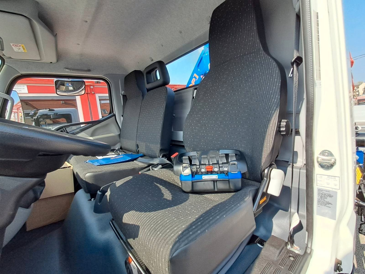 Pritsche Transporter Mitsubishi FUSO CANTER 6C18 4WD PRITSCHE+PM 6522P KRAN: das Bild 30