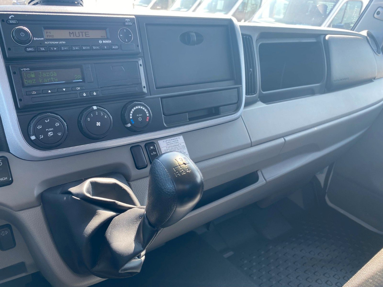 Pritsche Transporter Mitsubishi FUSO CANTER 6C18 4WD PRITSCHE+PM 6522P KRAN: das Bild 22