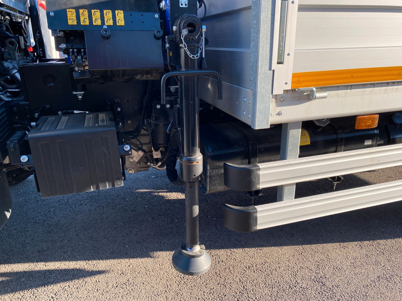 Pritsche Transporter Mitsubishi FUSO CANTER 6C18 4WD PRITSCHE+PM 6522P KRAN: das Bild 12