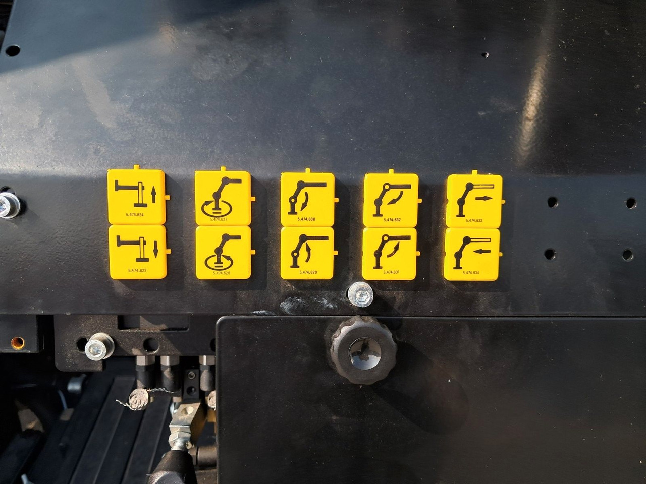 Pritsche Transporter Mitsubishi FUSO CANTER 6C18 4WD PRITSCHE+PM 6522P KRAN: das Bild 28