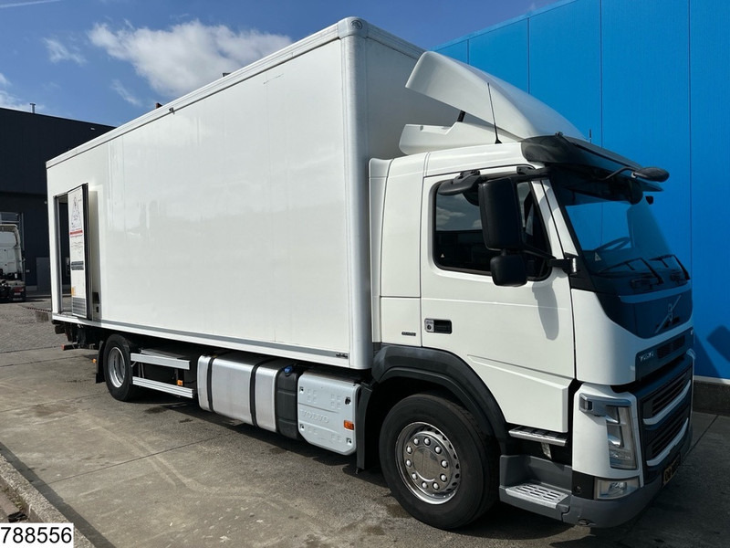 Volvo FM 330 EURO 6, Dhollandia - Koffer LKW: das Bild 3 Volvo FM 330 EURO 6, Dhollandia - Koffer LKW: das Bild 3