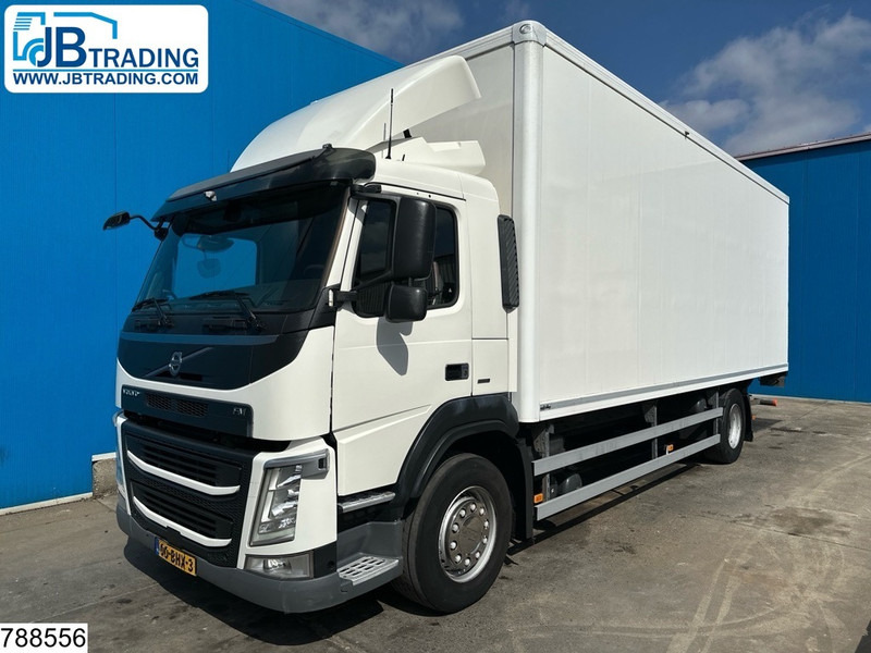 Volvo FM 330 EURO 6, Dhollandia - Koffer LKW: das Bild 1 Volvo FM 330 EURO 6, Dhollandia - Koffer LKW: das Bild 1