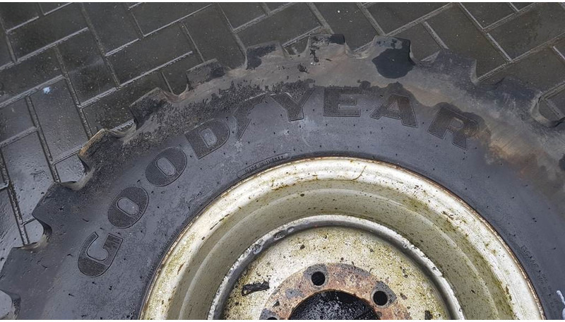 Goodyear 340/80-R18 IND - Tyre/Reifen/Band - Felgen und Reifen für Baumaschine: das Bild 2 Goodyear 340/80-R18 IND - Tyre/Reifen/Band - Felgen und Reifen für Baumaschine: das Bild 2