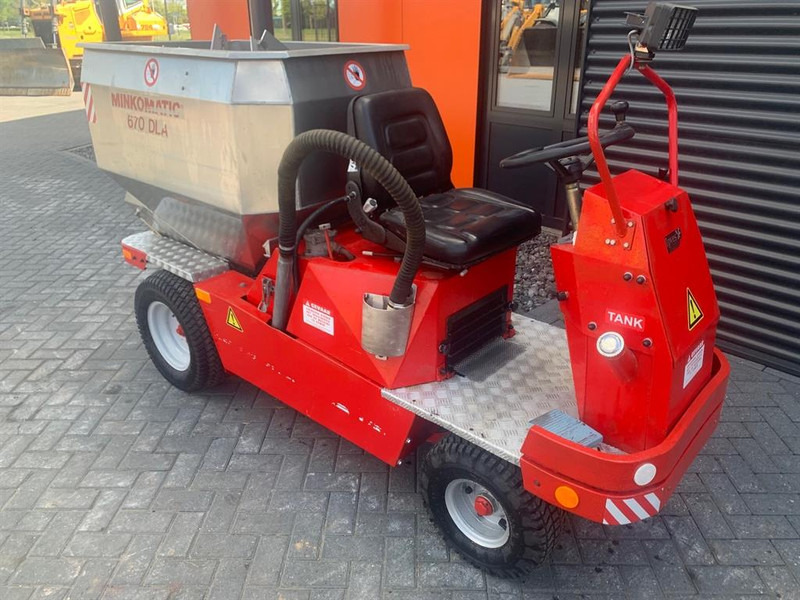 NORCAR MINKOMATIC 670 DLA - Fütterungstechnik: das Bild 1 NORCAR MINKOMATIC 670 DLA - Fütterungstechnik: das Bild 1