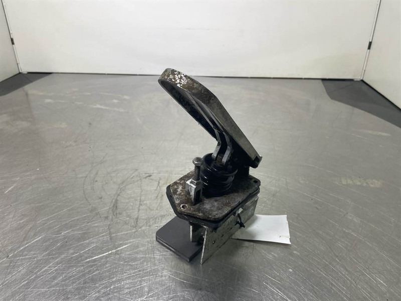 O & K L25.5 - Gas pedal/Fusspedal/Gaspedaal - Fahrerhaus und Interieur für Baumaschine: das Bild 2 O & K L25.5 - Gas pedal/Fusspedal/Gaspedaal - Fahrerhaus und Interieur für Baumaschine: das Bild 2