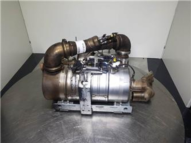 Sennebogen 818 - Exhaust system/Auspuff/Uitlaat - Motor und Teile für Baumaschine: das Bild 1 Sennebogen 818 - Exhaust system/Auspuff/Uitlaat - Motor und Teile für Baumaschine: das Bild 1