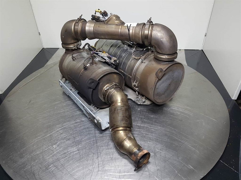 Sennebogen 818 - Exhaust system/Auspuff/Uitlaat - Motor und Teile für Baumaschine: das Bild 2 Sennebogen 818 - Exhaust system/Auspuff/Uitlaat - Motor und Teile für Baumaschine: das Bild 2