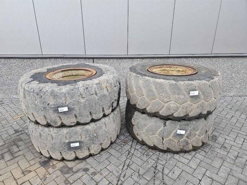 Terex TL260S-Banden 20.5-R25-Solid wheels / Full Gummi - Felgen und Reifen für Baumaschine: das Bild 1 Terex TL260S-Banden 20.5-R25-Solid wheels / Full Gummi - Felgen und Reifen für Baumaschine: das Bild 1