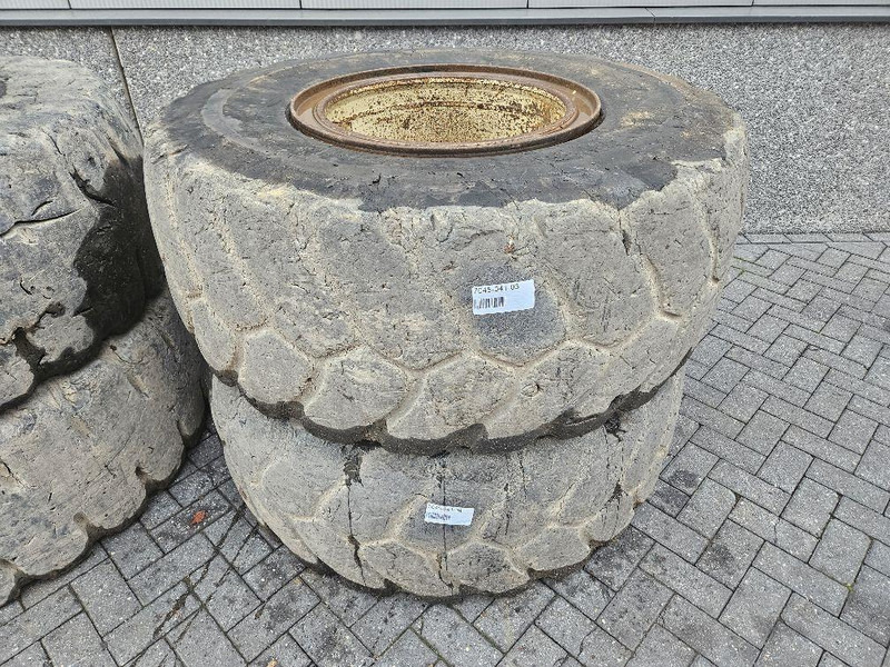Terex TL260S-Banden 20.5-R25-Solid wheels / Full Gummi - Felgen und Reifen für Baumaschine: das Bild 2 Terex TL260S-Banden 20.5-R25-Solid wheels / Full Gummi - Felgen und Reifen für Baumaschine: das Bild 2