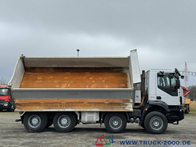 Iveco 340T50 Trakker 8x4 Bordmatik Links/Rechts/Hinten - Kipper: das Bild 2 Iveco 340T50 Trakker 8x4 Bordmatik Links/Rechts/Hinten - Kipper: das Bild 2