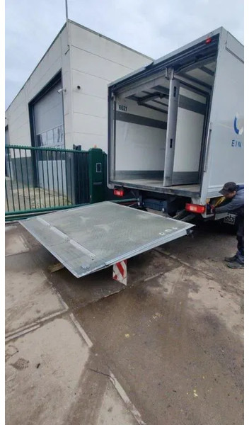 Dhollandia Laadklep / Achtersluitklep 2000 kg MBB / Palfinger / B.A.R. Cargolift - Ladebordwand: das Bild 1 Dhollandia Laadklep / Achtersluitklep 2000 kg MBB / Palfinger / B.A.R. Cargolift - Ladebordwand: das Bild 1
