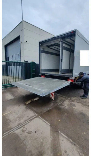 Dhollandia Laadklep / Achtersluitklep 2000 kg MBB / Palfinger / B.A.R. Cargolift - Ladebordwand: das Bild 2 Dhollandia Laadklep / Achtersluitklep 2000 kg MBB / Palfinger / B.A.R. Cargolift - Ladebordwand: das Bild 2