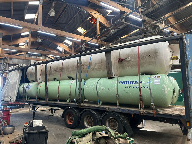 FULL TRAILER LOADED WITH LPG TANKS - Planenauflieger: das Bild 1 FULL TRAILER LOADED WITH LPG TANKS - Planenauflieger: das Bild 1