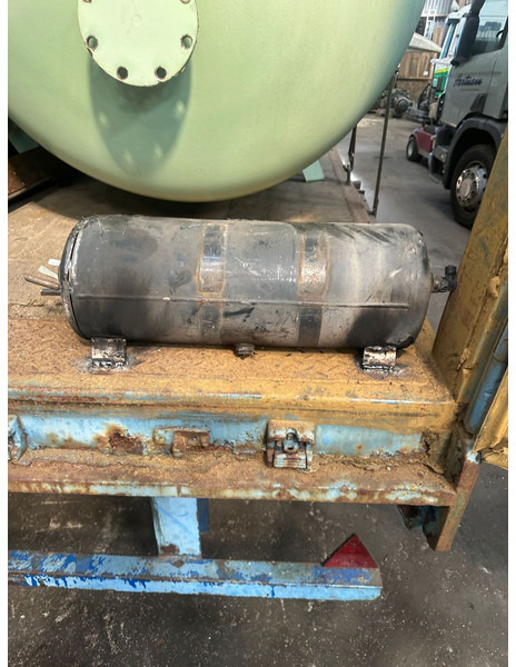 FULL TRAILER LOADED WITH LPG TANKS - Planenauflieger: das Bild 2 FULL TRAILER LOADED WITH LPG TANKS - Planenauflieger: das Bild 2