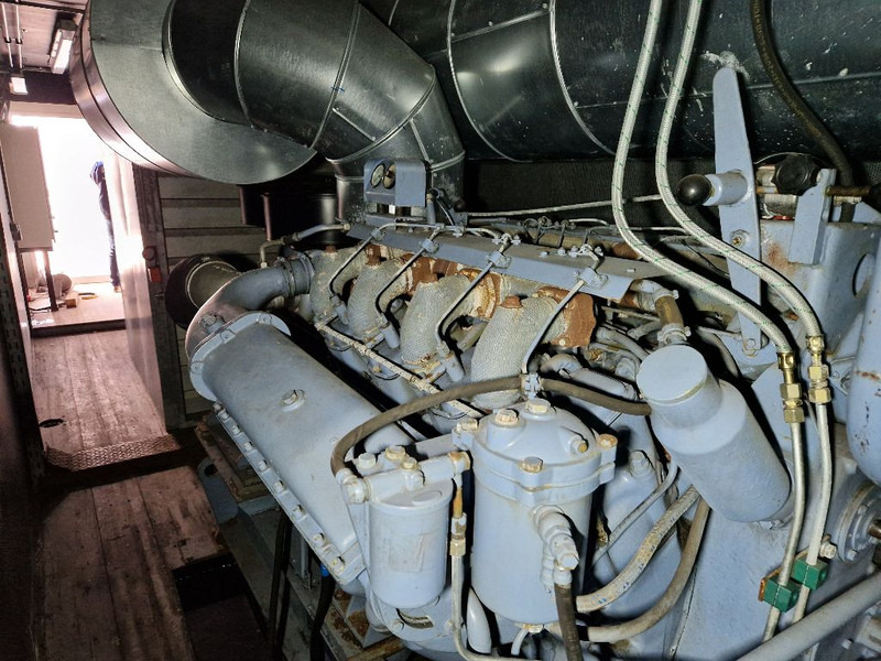 Hanomag HENSCHEL 8V1516AC - Stromgenerator: das Bild 3 Hanomag HENSCHEL 8V1516AC - Stromgenerator: das Bild 3