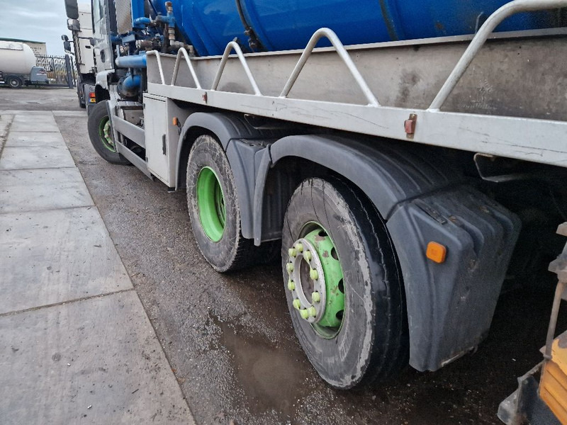 Saug-/ Spülfahrzeug MAN TGA 26.360 6X2: das Bild 16