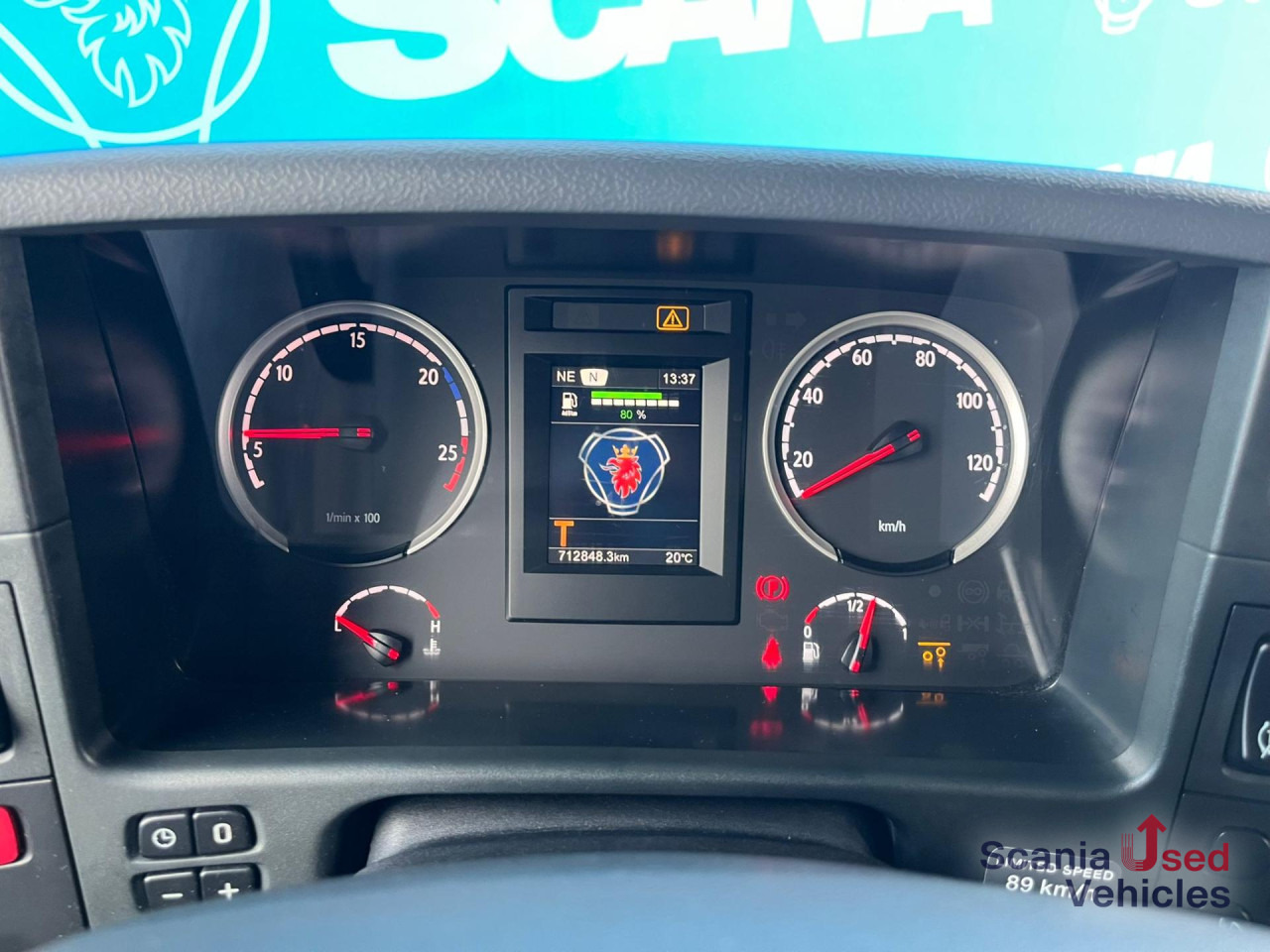 SCANIA P 410 DB6x2*4MNB RETARDER FULL AIR 8T TAIL LIFT 2T - Koffer LKW: das Bild 4 SCANIA P 410 DB6x2*4MNB RETARDER FULL AIR 8T TAIL LIFT 2T - Koffer LKW: das Bild 4