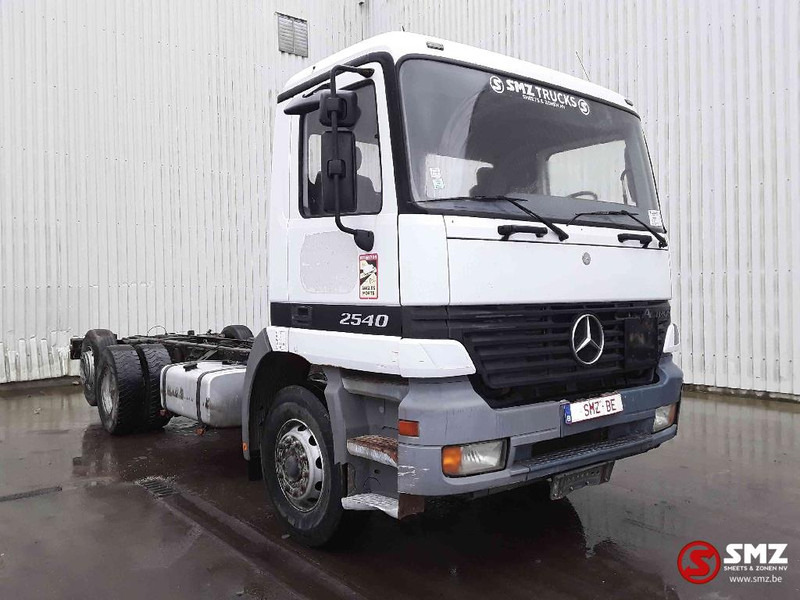 Mercedes-Benz Actros 2540 6x2 francais - Fahrgestell LKW: das Bild 1 Mercedes-Benz Actros 2540 6x2 francais - Fahrgestell LKW: das Bild 1