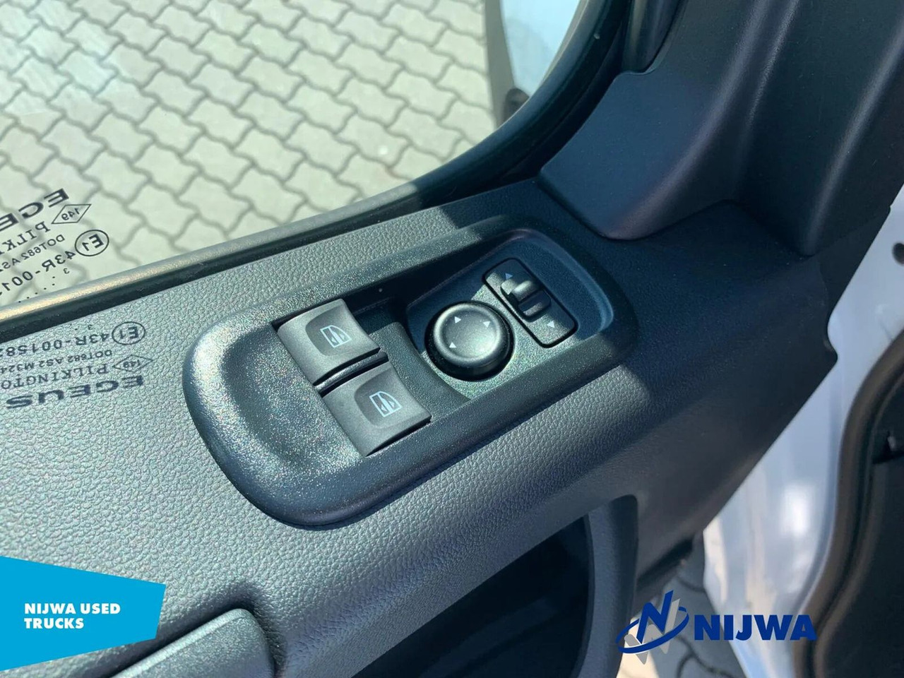 Kastenwagen Renault Master T35 135 L2H2 Bluetooth + Airco Kasten: das Bild 11