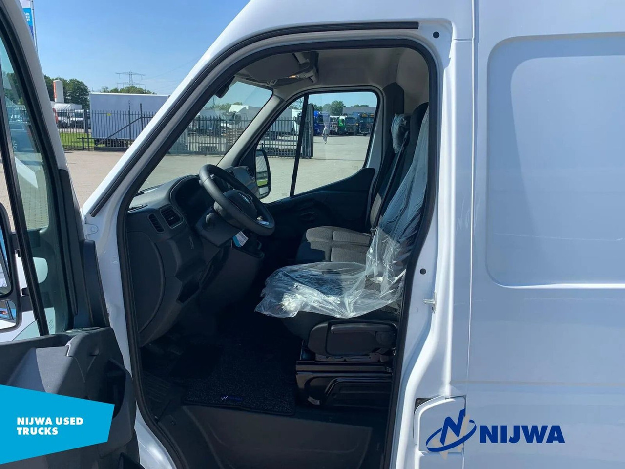 Kastenwagen Renault Master T35 135 L2H2 Bluetooth + Airco Kasten: das Bild 7