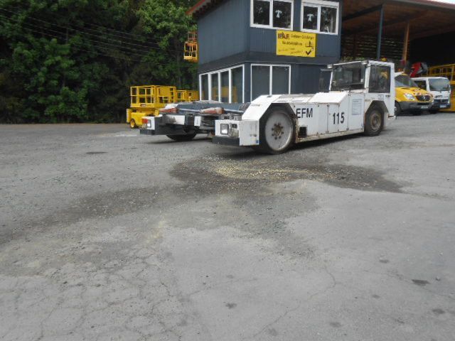 MAN AM110 Flugzeugschlepper MAN AM110 Flugzeugschlepper - Flugzeugschlepper: das Bild 2 MAN AM110 Flugzeugschlepper MAN AM110 Flugzeugschlepper - Flugzeugschlepper: das Bild 2