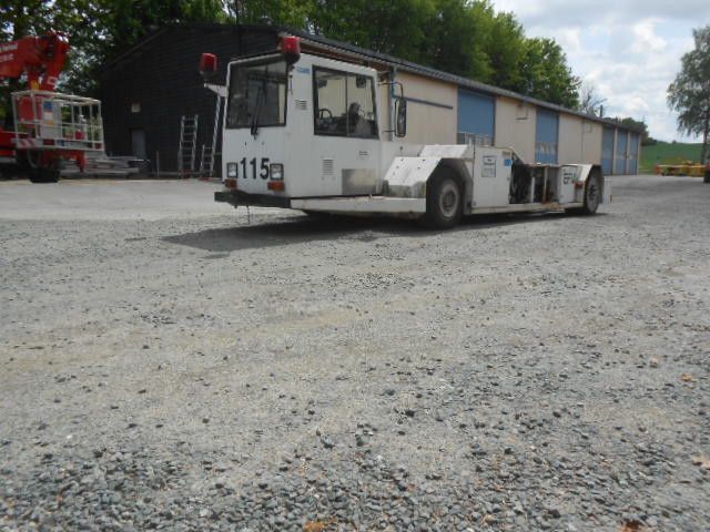 MAN AM110 Flugzeugschlepper MAN AM110 Flugzeugschlepper - Flugzeugschlepper: das Bild 1 MAN AM110 Flugzeugschlepper MAN AM110 Flugzeugschlepper - Flugzeugschlepper: das Bild 1