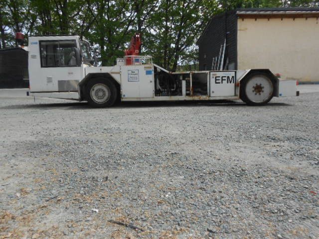 MAN AM110 Flugzeugschlepper MAN AM110 Flugzeugschlepper - Flugzeugschlepper: das Bild 5 MAN AM110 Flugzeugschlepper MAN AM110 Flugzeugschlepper - Flugzeugschlepper: das Bild 5