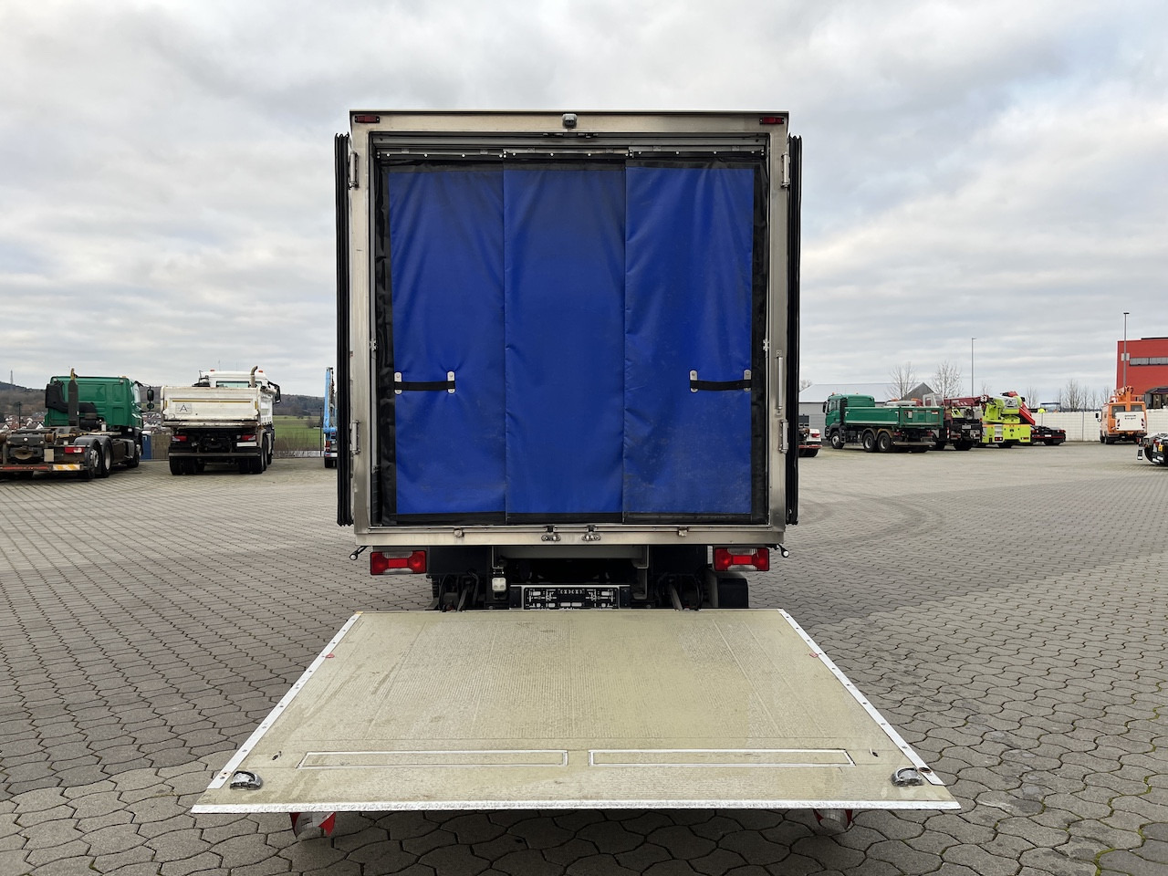 Iveco 70C18 Daily Tiefkühlkoffer mit Ladebordwand - Kühltransporter: das Bild 4 Iveco 70C18 Daily Tiefkühlkoffer mit Ladebordwand - Kühltransporter: das Bild 4