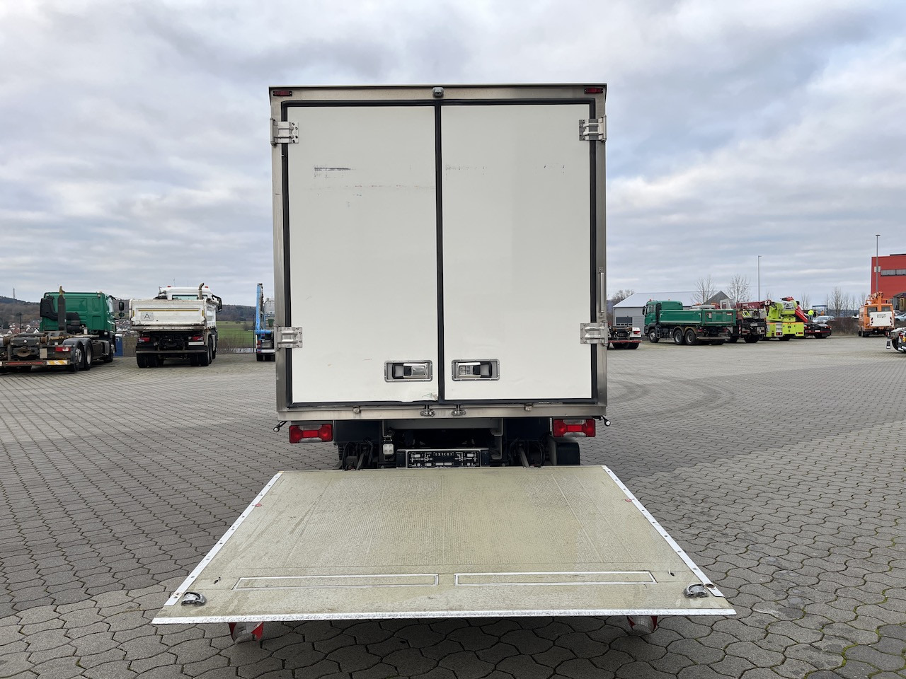 Iveco 70C18 Daily Tiefkühlkoffer mit Ladebordwand - Kühltransporter: das Bild 3 Iveco 70C18 Daily Tiefkühlkoffer mit Ladebordwand - Kühltransporter: das Bild 3