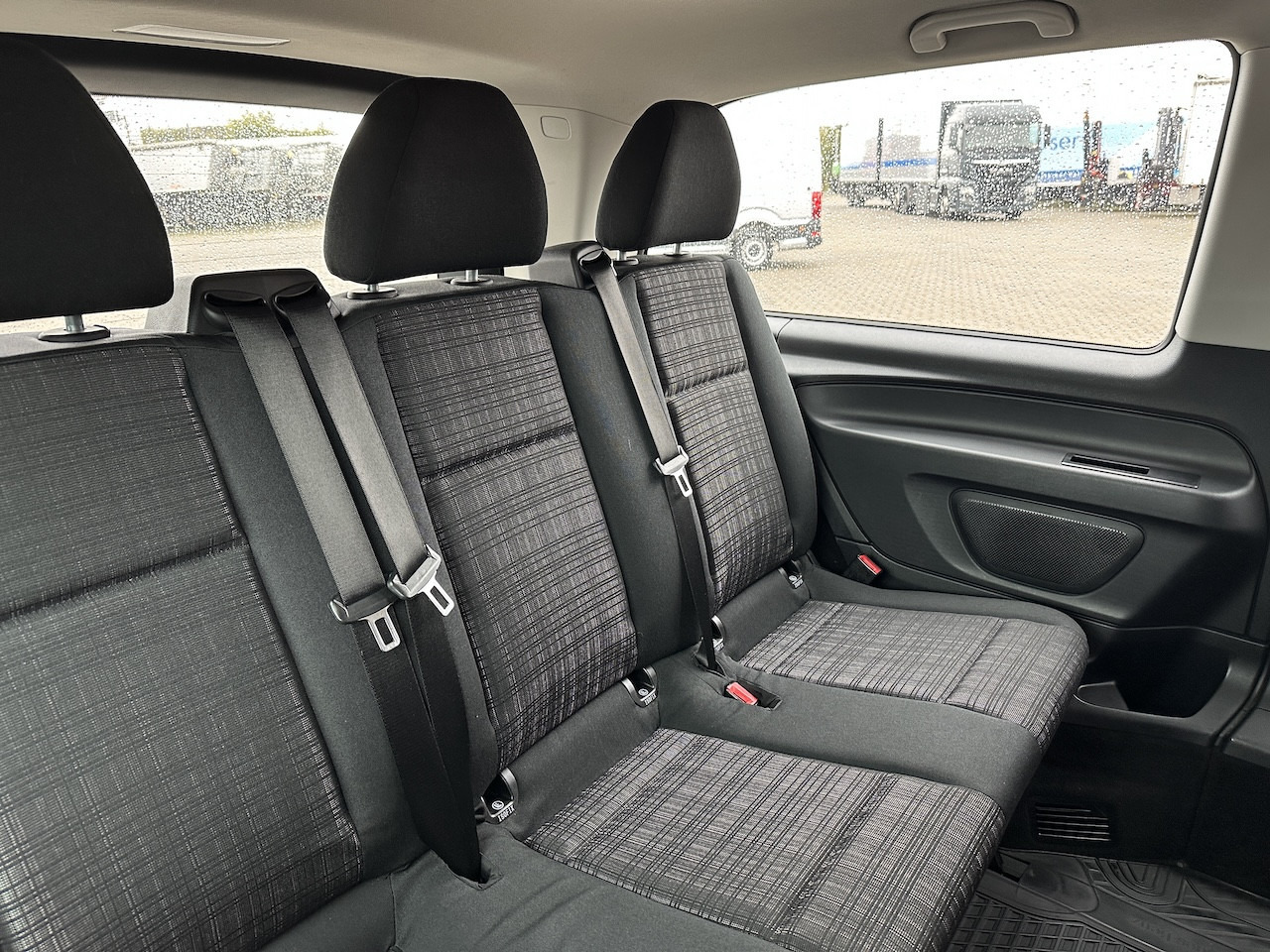 Mercedes-Benz Vito 111 CDI 9 Sitzer BT FSE Klima Tempomat Radio - Personentransporter: das Bild 2 Mercedes-Benz Vito 111 CDI 9 Sitzer BT FSE Klima Tempomat Radio - Personentransporter: das Bild 2