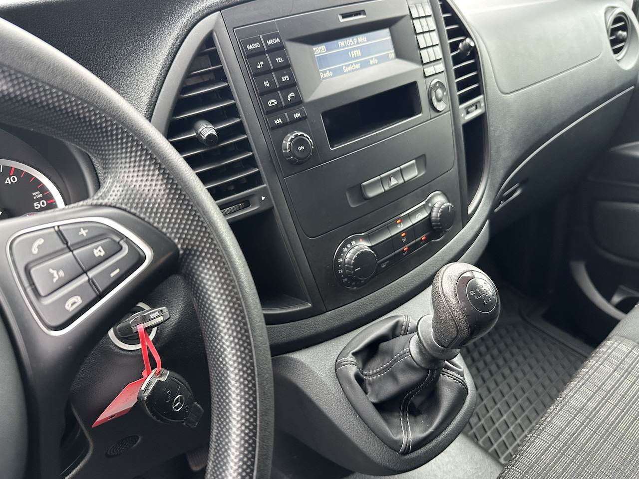 Mercedes-Benz Vito 111 CDI 9 Sitzer BT FSE Klima Tempomat Radio - Personentransporter: das Bild 5 Mercedes-Benz Vito 111 CDI 9 Sitzer BT FSE Klima Tempomat Radio - Personentransporter: das Bild 5