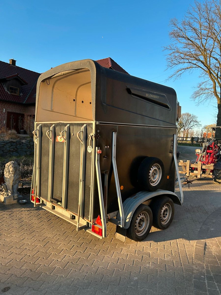 Blomert Vollpoly 2 Pferde mit Sattelkammer - Pferdeanhänger: das Bild 5 Blomert Vollpoly 2 Pferde mit Sattelkammer - Pferdeanhänger: das Bild 5