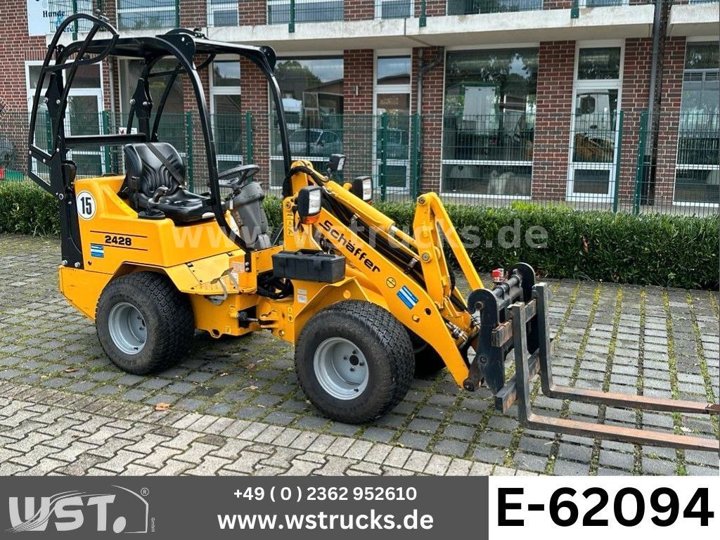 Schäffer 2428 SLT Fahrerschutzkabine , Gabel , Schaufel - Hoflader: das Bild 1 Schäffer 2428 SLT Fahrerschutzkabine , Gabel , Schaufel - Hoflader: das Bild 1