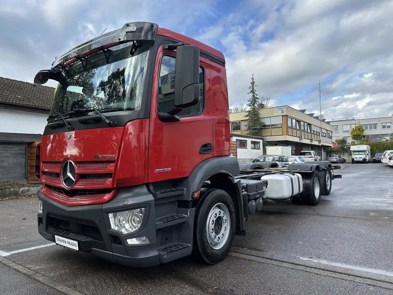 Mercedes-Benz 2532 LL 6x2 LANGES Fahrgestell Intarder Lenkachse - Fahrgestell LKW: das Bild 1 Mercedes-Benz 2532 LL 6x2 LANGES Fahrgestell Intarder Lenkachse - Fahrgestell LKW: das Bild 1