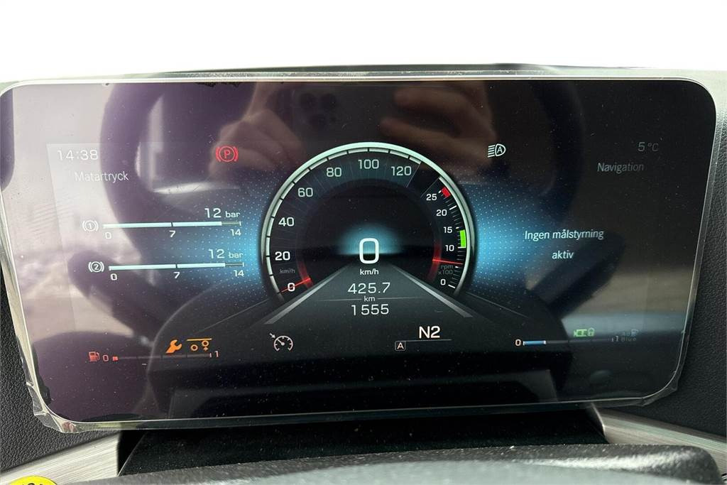 Abrollkipper Mercedes-Benz AROCS 3253 8x4 Koukkuauto: das Bild 12
