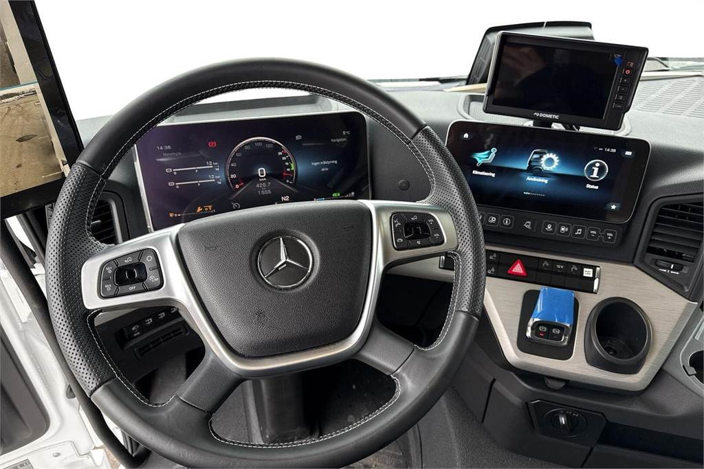 Abrollkipper Mercedes-Benz AROCS 3253 8x4 Koukkuauto: das Bild 11