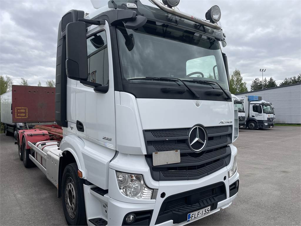 Mercedes-Benz Actros L 2551 L/6x2ENA - Fahrgestell LKW: das Bild 2 Mercedes-Benz Actros L 2551 L/6x2ENA - Fahrgestell LKW: das Bild 2