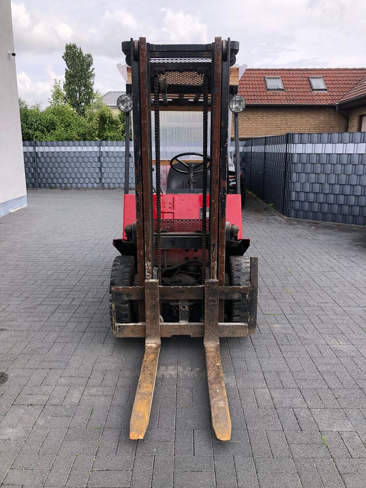 TCM FG 25 LPG Gas , Nissan - Treibgasstapler: das Bild 2 TCM FG 25 LPG Gas , Nissan - Treibgasstapler: das Bild 2