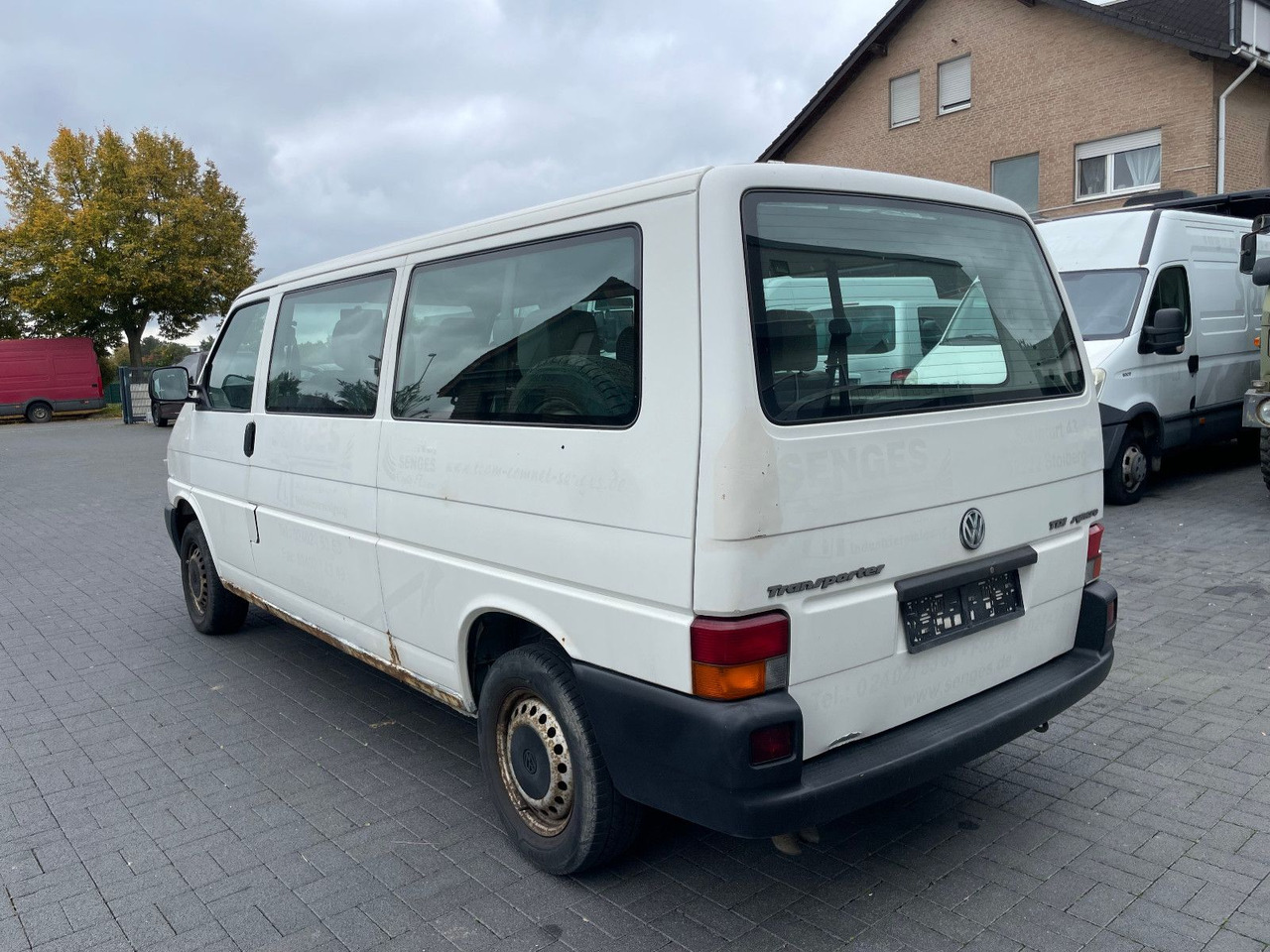 Volkswagen T4 Caravelle 2,5 TDI 75kW syncro lang, 9-Sitzer - Personentransporter: das Bild 4 Volkswagen T4 Caravelle 2,5 TDI 75kW syncro lang, 9-Sitzer - Personentransporter: das Bild 4