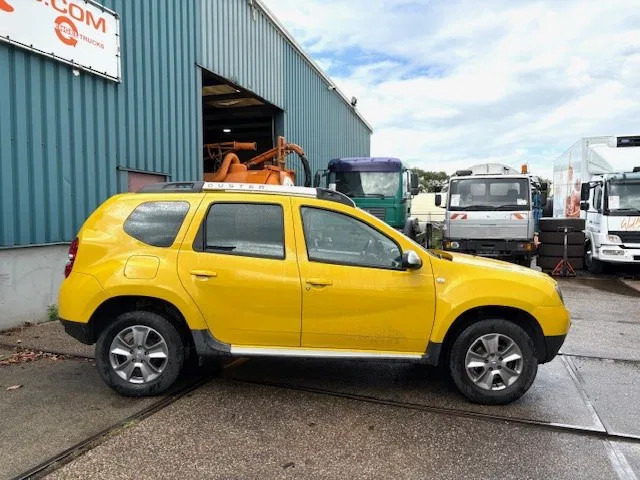 Dacia Duster 1.5DCI 4x4 MINI MPV (6 GEARS MANUAL GEARBOX / AIRCONDITIONING / CRUISE CONTROL / ETC.) - PKW: das Bild 4 Dacia Duster 1.5DCI 4x4 MINI MPV (6 GEARS MANUAL GEARBOX / AIRCONDITIONING / CRUISE CONTROL / ETC.) - PKW: das Bild 4