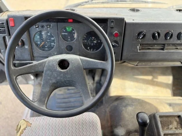 Mercedes-Benz LK 817 (6-CILINDER) ORIGINAL DUTCH TRUCK WITH CLOSED BOX (MANUAL GEARBOX / FULL STEEL SUSPENSION) - Leasing Mercedes-Benz LK 817 (6-CILINDER) ORIGINAL DUTCH TRUCK WITH CLOSED BOX (MANUAL GEARBOX / FULL STEEL SUSPENSION): das Bild 8 Mercedes-Benz LK 817 (6-CILINDER) ORIGINAL DUTCH TRUCK WITH CLOSED BOX (MANUAL GEARBOX / FULL STEEL SUSPENSION) - Leasing Mercedes-Benz LK 817 (6-CILINDER) ORIGINAL DUTCH TRUCK WITH CLOSED BOX (MANUAL GEARBOX / FULL STEEL SUSPENSION): das Bild 8