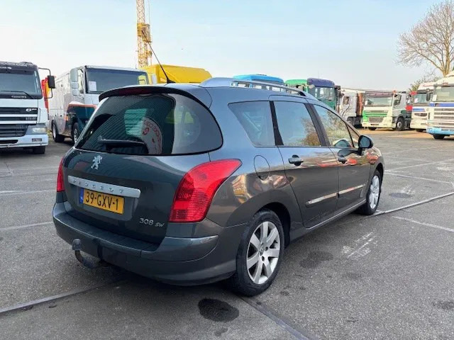 Peugeot 308 SW 5-DOORS HATCHBACK / MPV (APK/TUV 01-2026 / 6 GEARS MANUAL GEARBOX / AIRCONDITIONING / PANORAMA / ELECTRIACAL PACKAGE / ETC.) - PKW: das Bild 3 Peugeot 308 SW 5-DOORS HATCHBACK / MPV (APK/TUV 01-2026 / 6 GEARS MANUAL GEARBOX / AIRCONDITIONING / PANORAMA / ELECTRIACAL PACKAGE / ETC.) - PKW: das Bild 3