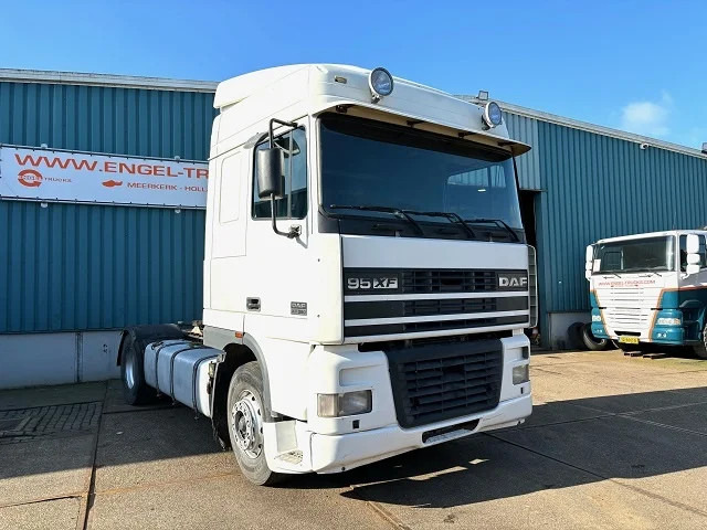 DAF 95.380 XF SPACECAB (EURO 2 / ZF16 MANUAL GEARBOX / D.E.B. ENGINE BRAKE / AIRCONDITIONING) - Sattelzugmaschine: das Bild 2 DAF 95.380 XF SPACECAB (EURO 2 / ZF16 MANUAL GEARBOX / D.E.B. ENGINE BRAKE / AIRCONDITIONING) - Sattelzugmaschine: das Bild 2