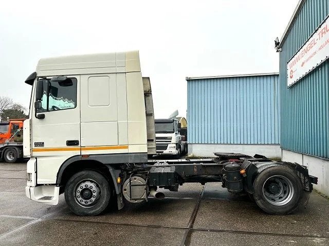 DAF 95.430 XF SPACECAB (EURO 3 / ZF16 MANUAL GEARBOX / ZF-INTARDER / AIRCONDITIONING / 870 LITER DIESELTANK) - Sattelzugmaschine: das Bild 5 DAF 95.430 XF SPACECAB (EURO 3 / ZF16 MANUAL GEARBOX / ZF-INTARDER / AIRCONDITIONING / 870 LITER DIESELTANK) - Sattelzugmaschine: das Bild 5